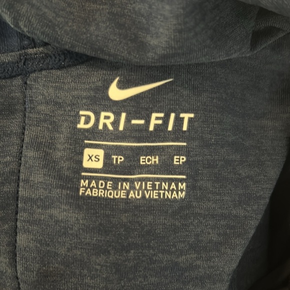 Nike dri fit workout top - Picture 3 of 3